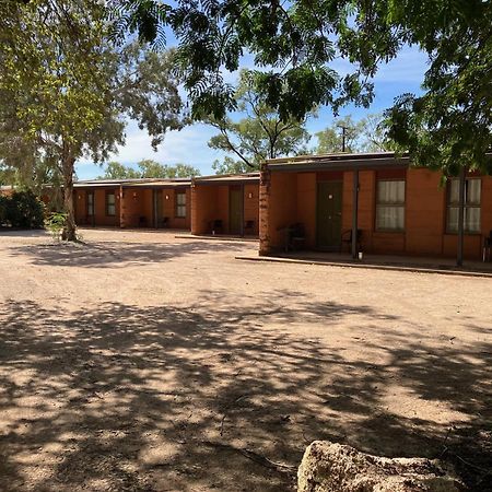 Territory Manor Motel & Caravan Park Mataranka Екстериор снимка