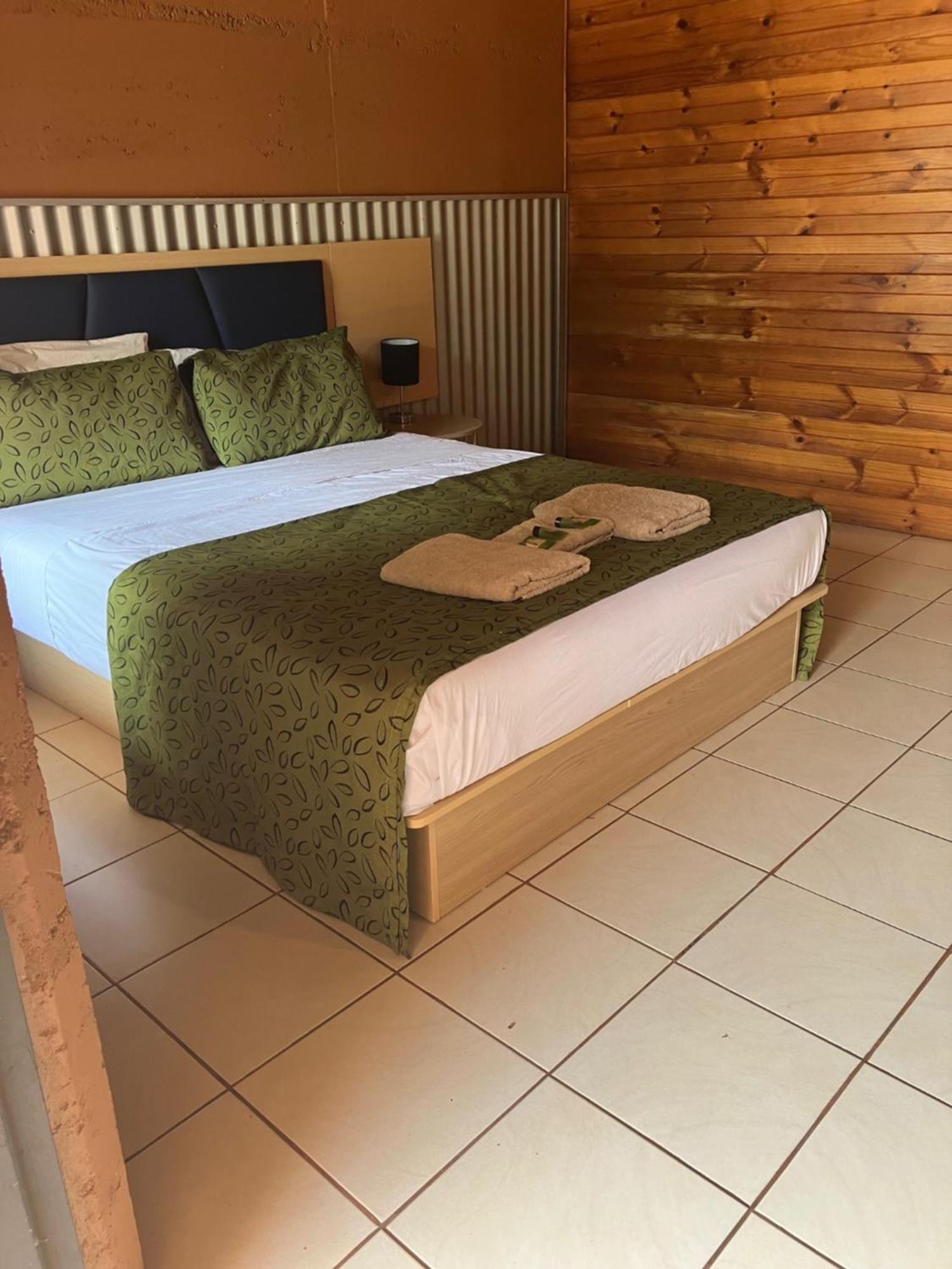 Territory Manor Motel & Caravan Park Mataranka Екстериор снимка