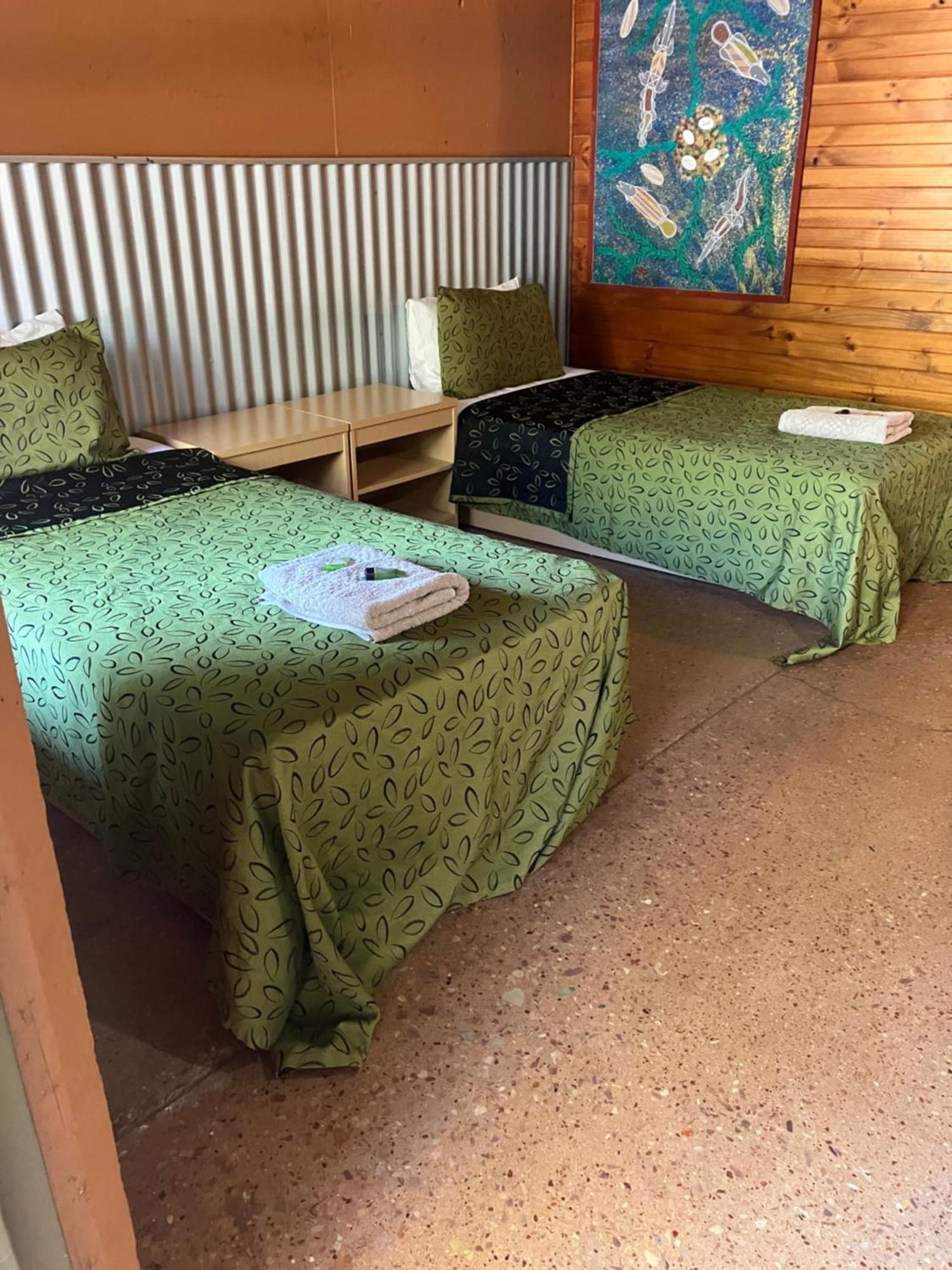 Territory Manor Motel & Caravan Park Mataranka Екстериор снимка